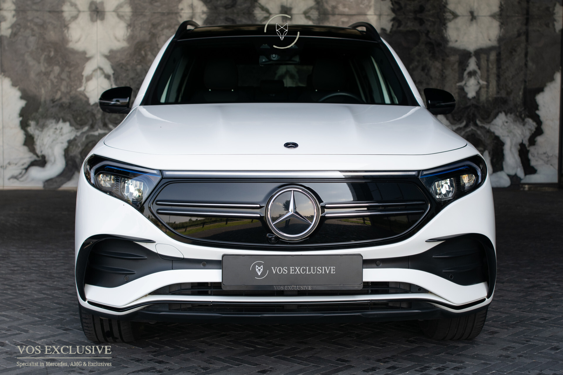 Mercedes-Benz EQB 300 4MATIC AMG 67 kWh 7-persoons | Night | Keyless | SOH 98% | Verw-stln | Cruise | 360° | Panorama | HUD | Sfeer | Nieuwprijs €75.824 Foto 59