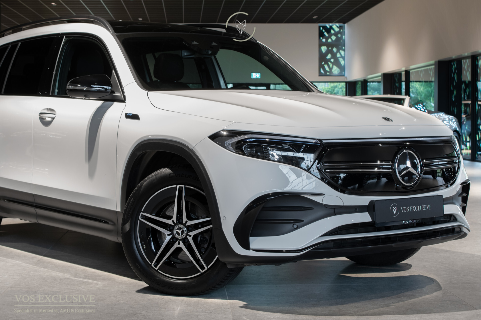 Mercedes-Benz EQB 300 4MATIC AMG 67 kWh 7-persoons | Night | Keyless | SOH 98% | Verw-stln | Cruise | 360° | Panorama | HUD | Sfeer | Nieuwprijs €75.824 Foto 66