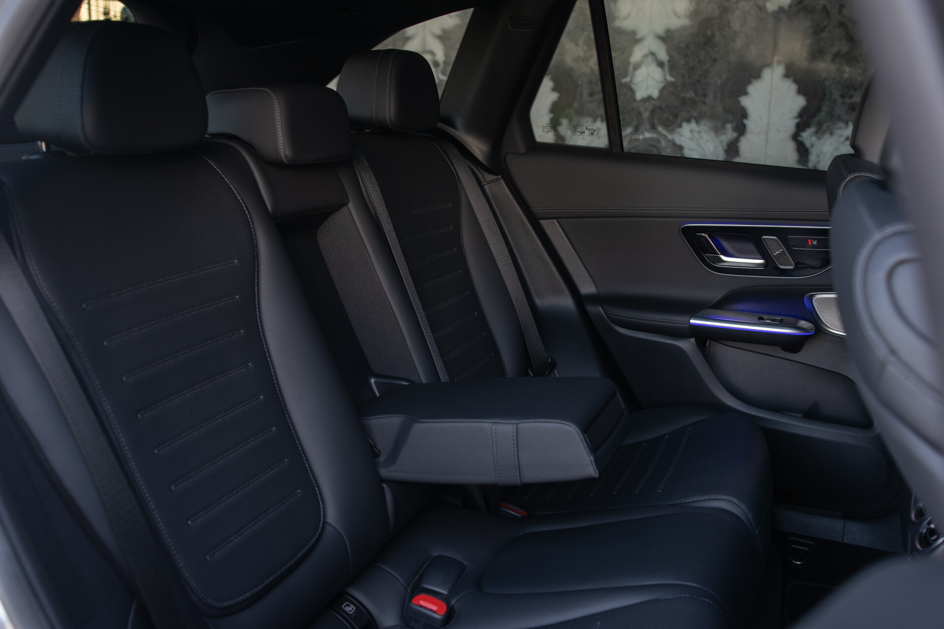 Mercedes-Benz GLC 400e 4M Edition AMG Luchtvering | Achterasbesturing | Rijassistentie Plus | Night | Stoelkoeling | Digital Light | Burmester 3D | Pano | Keyless Foto 12