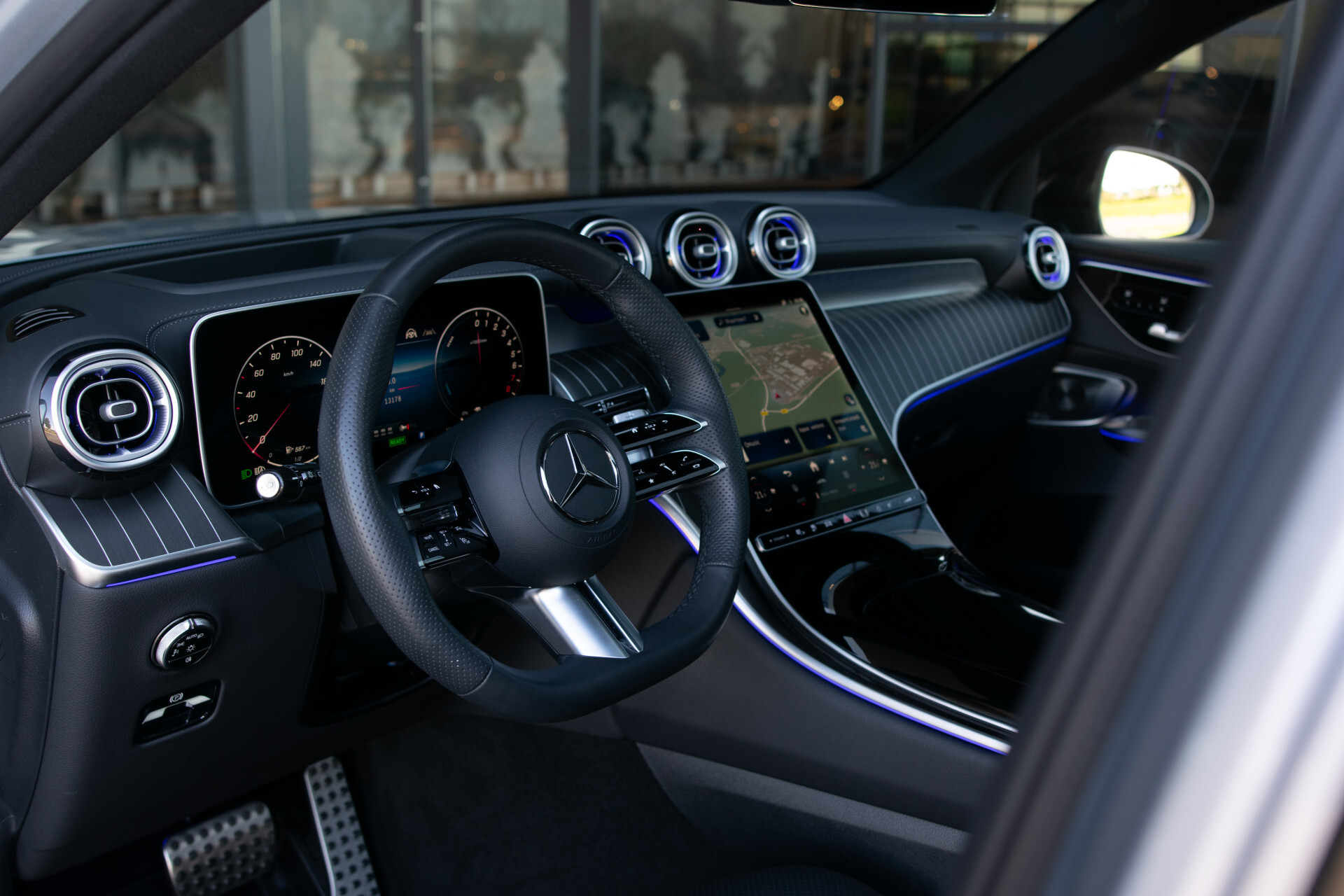 Mercedes-Benz GLC 400e 4M Edition AMG Luchtvering | Achterasbesturing | Rijassistentie Plus | Night | Stoelkoeling | Digital Light | Burmester 3D | Pano | Keyless Foto 17