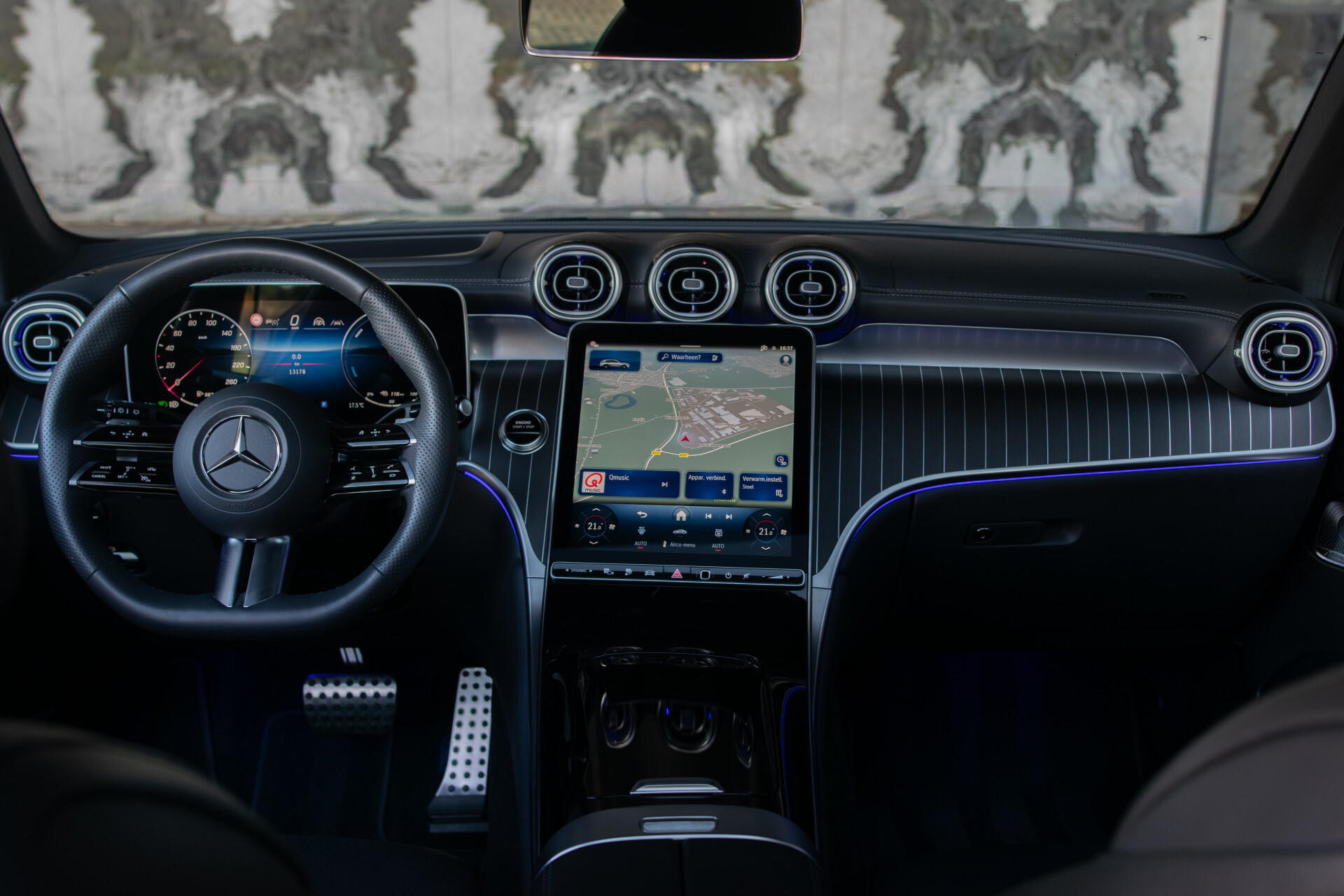 Mercedes-Benz GLC 400e 4M Edition AMG Luchtvering | Achterasbesturing | Rijassistentie Plus | Night | Stoelkoeling | Digital Light | Burmester 3D | Pano | Keyless Foto 21