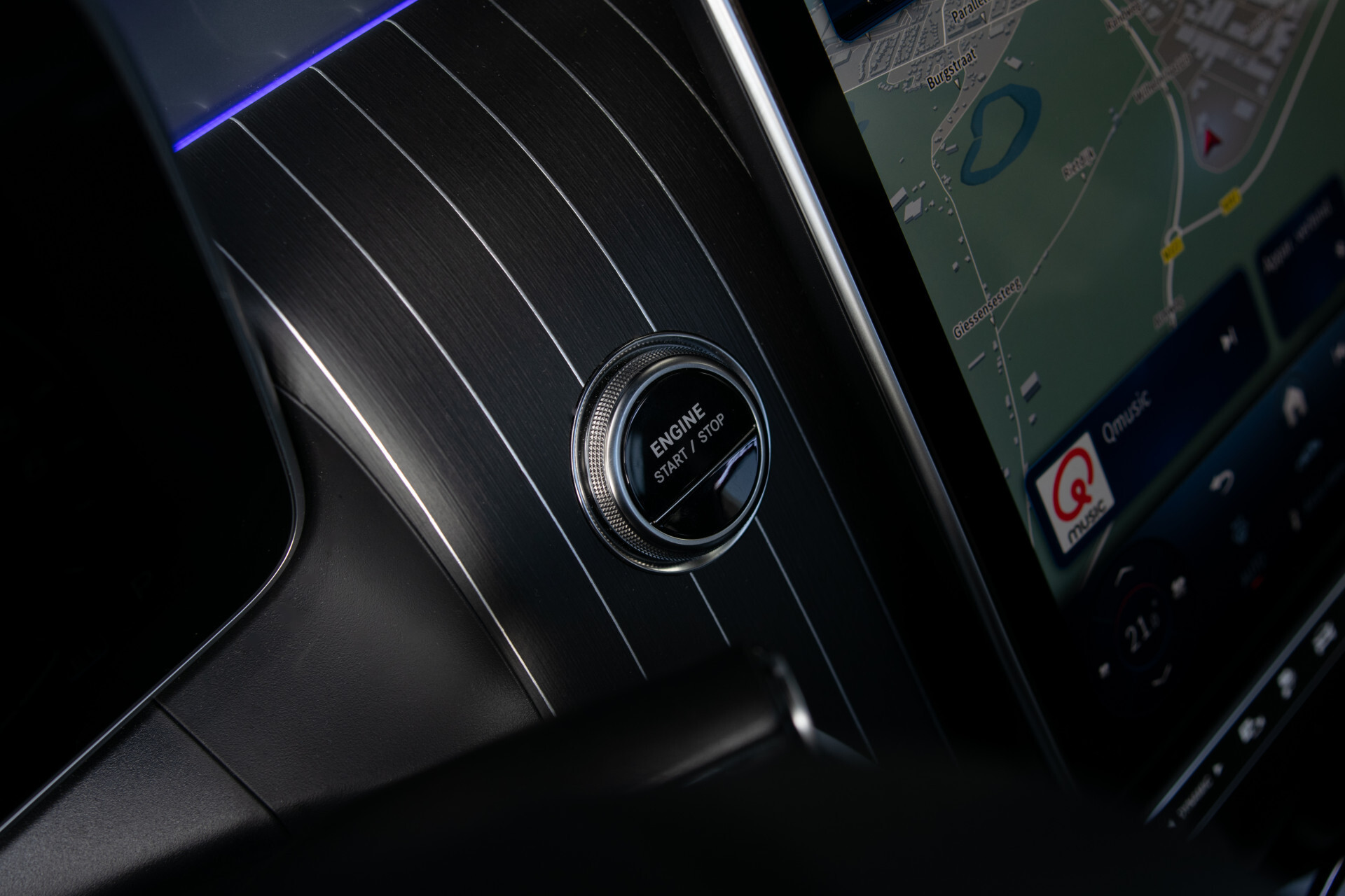 Mercedes-Benz GLC 400e 4M Edition AMG Luchtvering | Achterasbesturing | Rijassistentie Plus | Night | Stoelkoeling | Digital Light | Burmester 3D | Pano | Keyless Foto 24