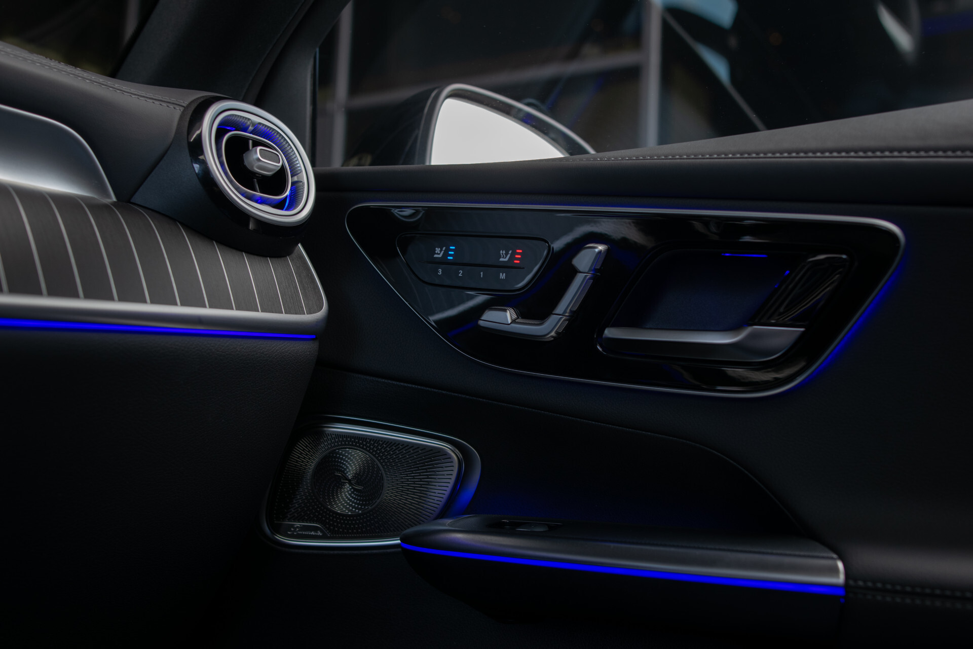 Mercedes-Benz GLC 400e 4M Edition AMG Luchtvering | Achterasbesturing | Rijassistentie Plus | Night | Stoelkoeling | Digital Light | Burmester 3D | Pano | Keyless Foto 27