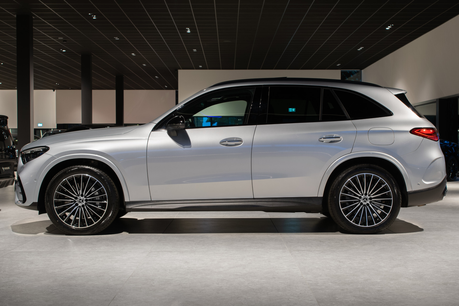 Mercedes-Benz GLC 400e 4M Edition AMG Luchtvering | Achterasbesturing | Rijassistentie Plus | Night | Stoelkoeling | Digital Light | Burmester 3D | Pano | Keyless Foto 8