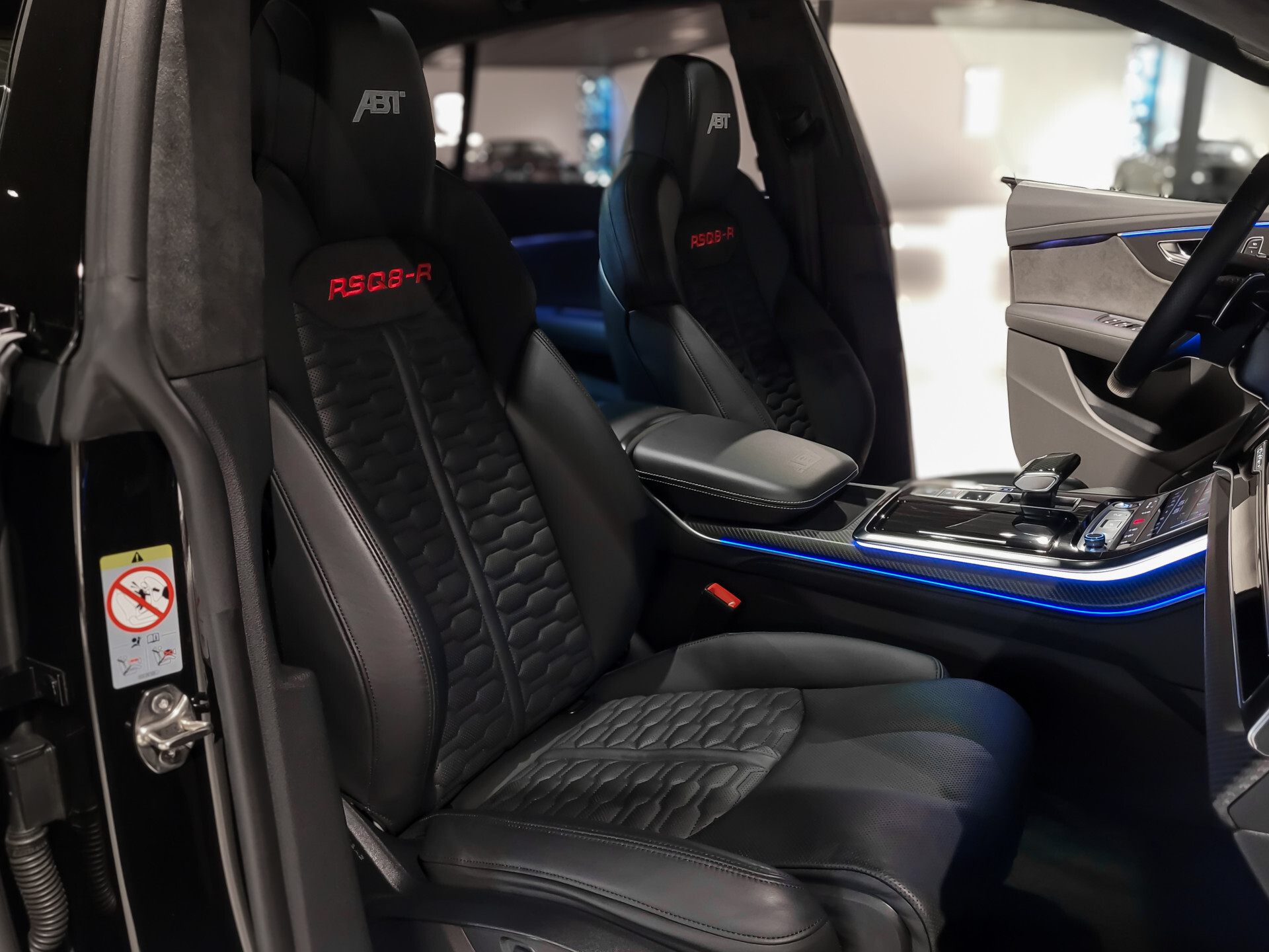 Audi Q8 4.0 TFSI RS Q8 R ABT 1 of 125 740PK | Carbon | FULL OPTIONS Foto 3